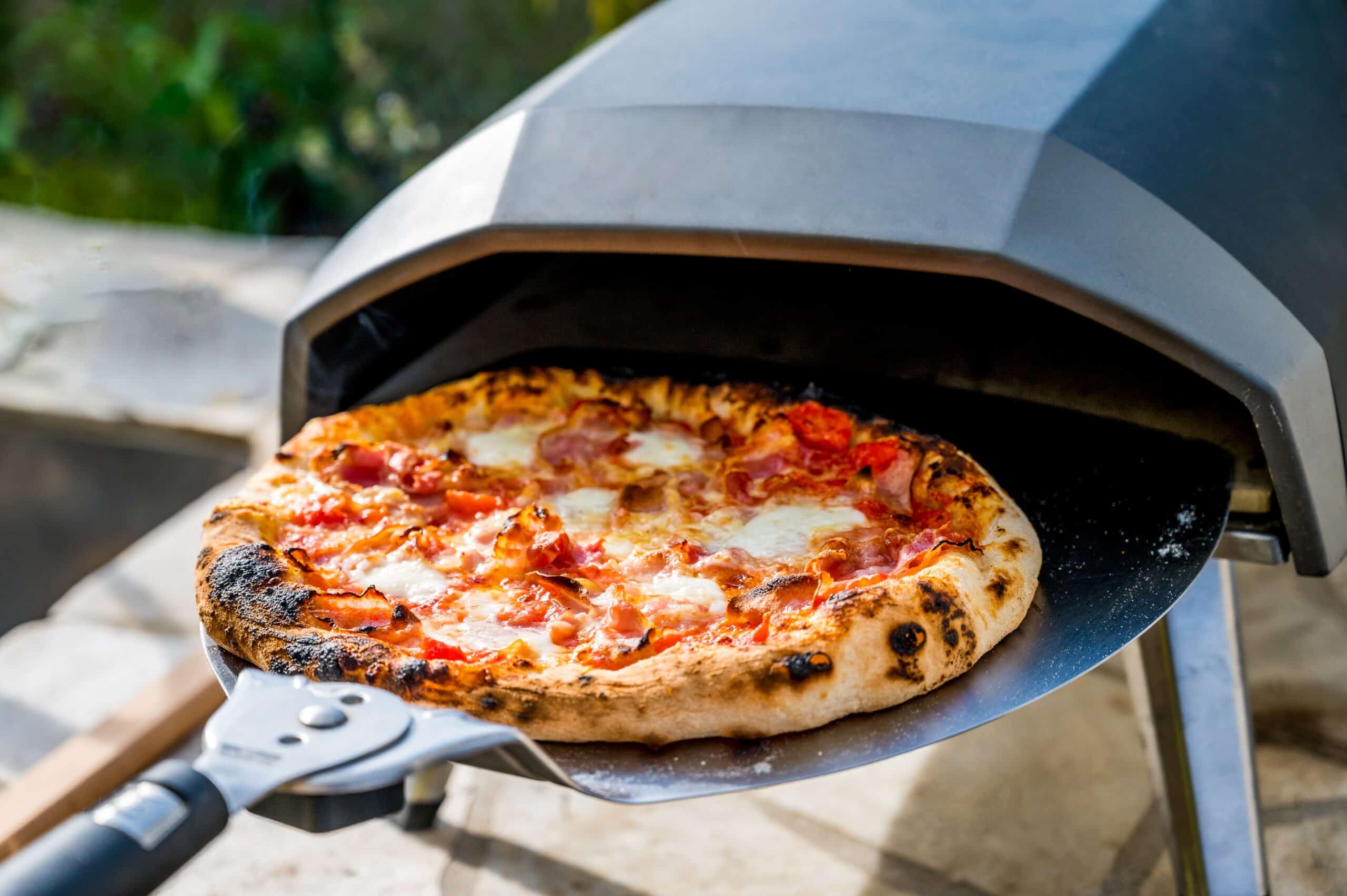 Your Guide to the Best Outdoor Countertop Pizza Oven (2022)