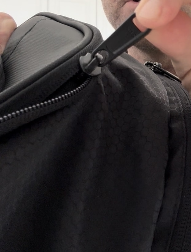 strong zipper on Hoopis Pickleball backpack